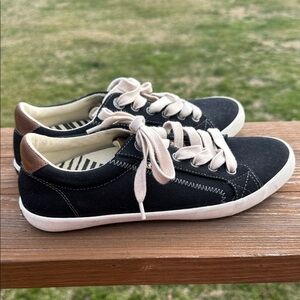Taos Star Burst Sneakers Black Size 8.5